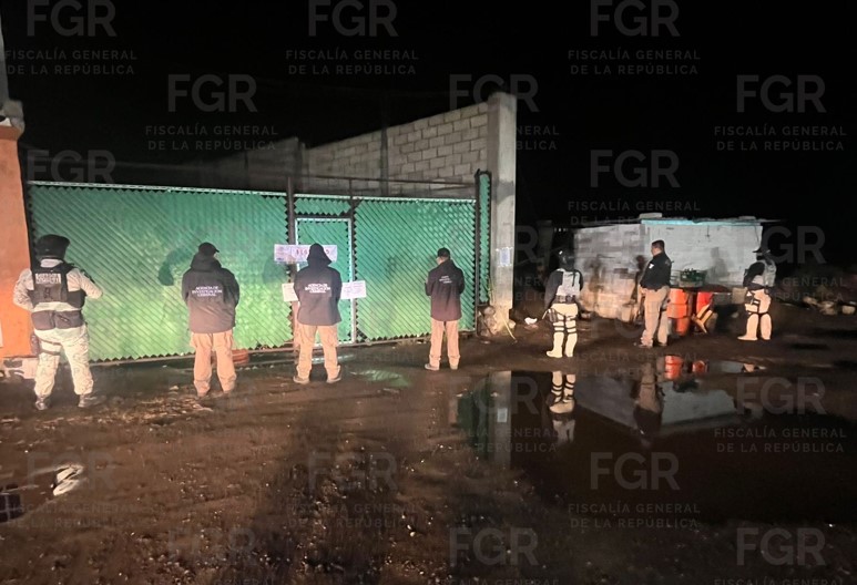 En cateo, FGR asegura cerca de 850 litros de hidrocarburo en Huamantla